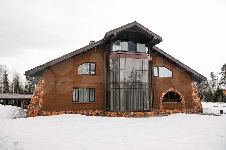 Дом 350 м² на участке 50 сот.