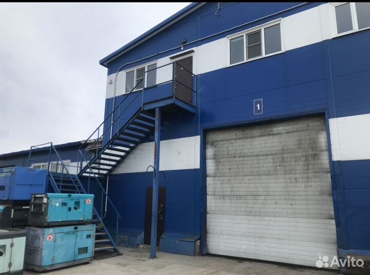 Автослесарь по ремонту автомобиля