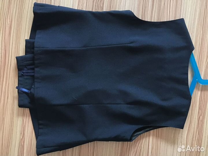 Жилетка для девочки и брюки школьные