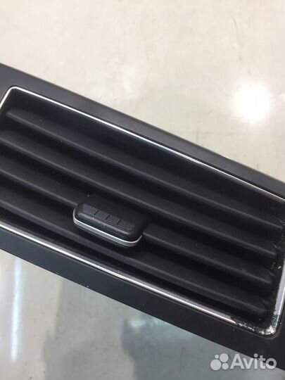 Воздушный дефлектор (средний,правый)