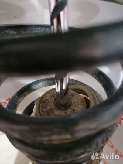 Передние стойки взборе Nissan Bluebird U14