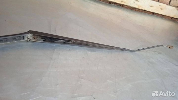 Поводок стеклоочистителя левый левой Mitsubishi