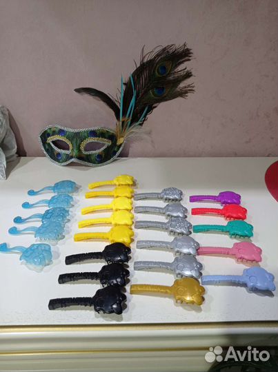 Подставки и расчёски для кукол Монстер Хай