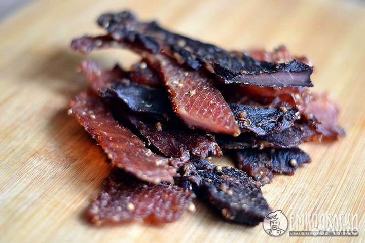 Джерки мясные, чипсы, закуска к пиву