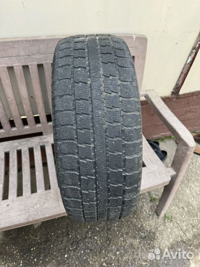 Одно колесо 215/60 R16 и две покрышки