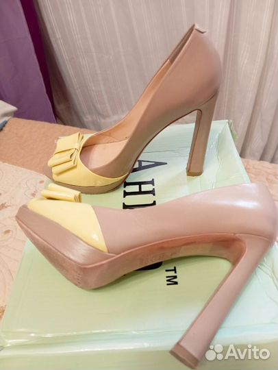 Босоножки натур кожа 36 р Carlo Pazolinl