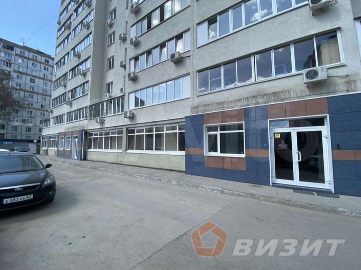 Торговое помещение в плотной застройке