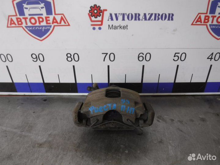 Суппорт передний правый Ford Fiesta fyja 2007