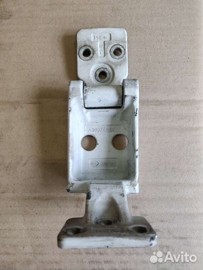 Петли дверей задние mercedes sprinter 906