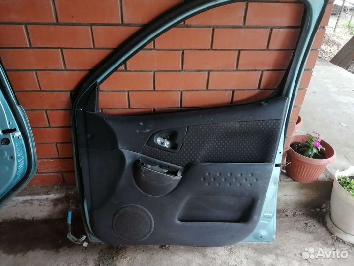 Двери на toyota funcargo