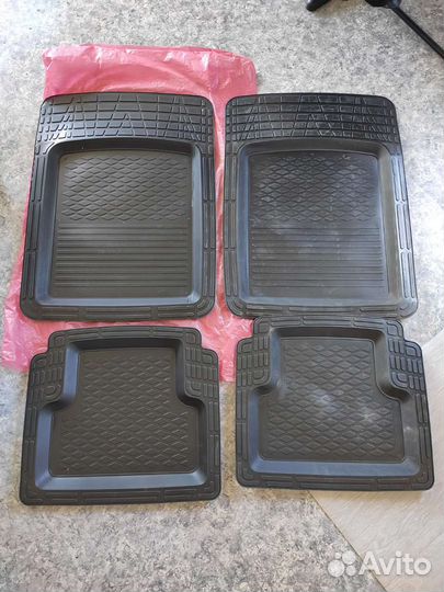 Автомобильные коврики универсальные