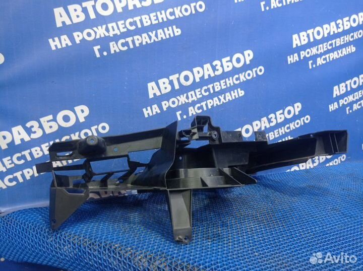 Держатель задней полки Citroen C4 купе NFU 2006