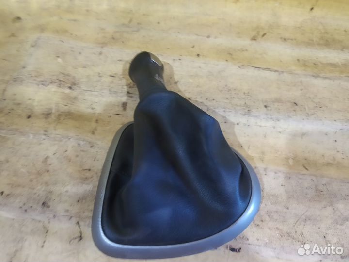 Рукоятка кожух кулисы кпп Nissan Qashqai J10