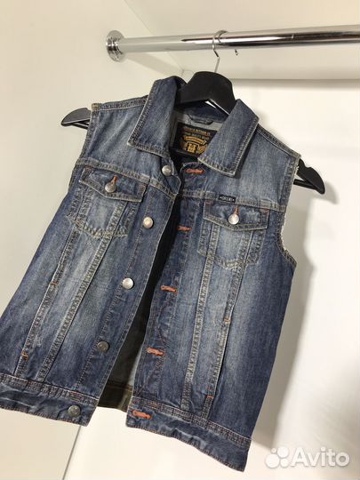 Джинсовая жилетка