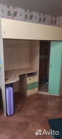 Детская кровать чердак со столом и шкафом бу