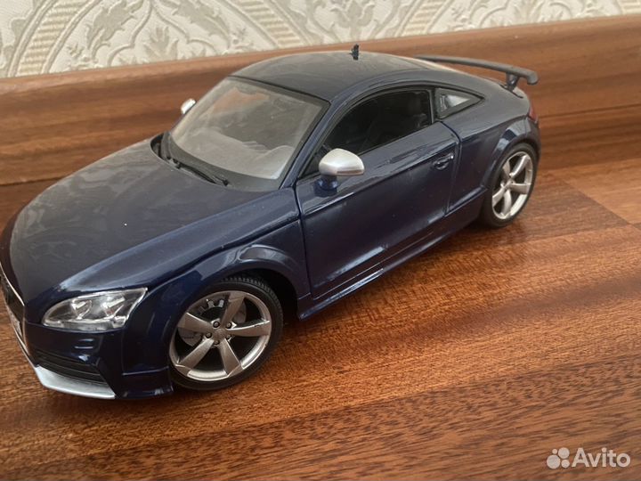 Коллекционная машина audi tt rs 1/18
