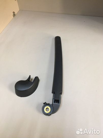 Поводок заднего дворника Ауди Ку5 А1