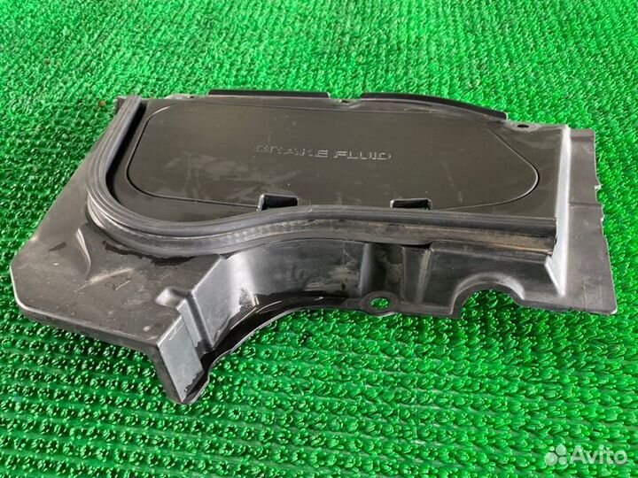 Крышка двигателя декоративная лев. Infiniti Fx45