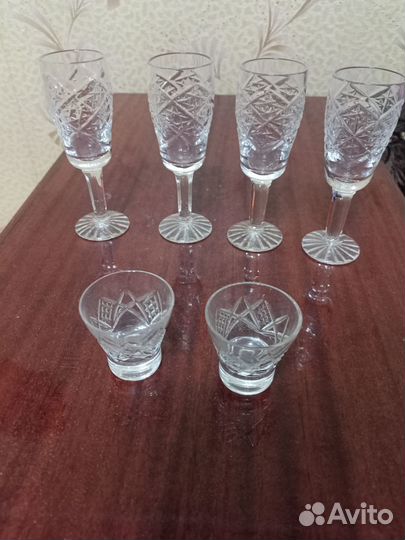 Посуда из фарфора и хрусталя