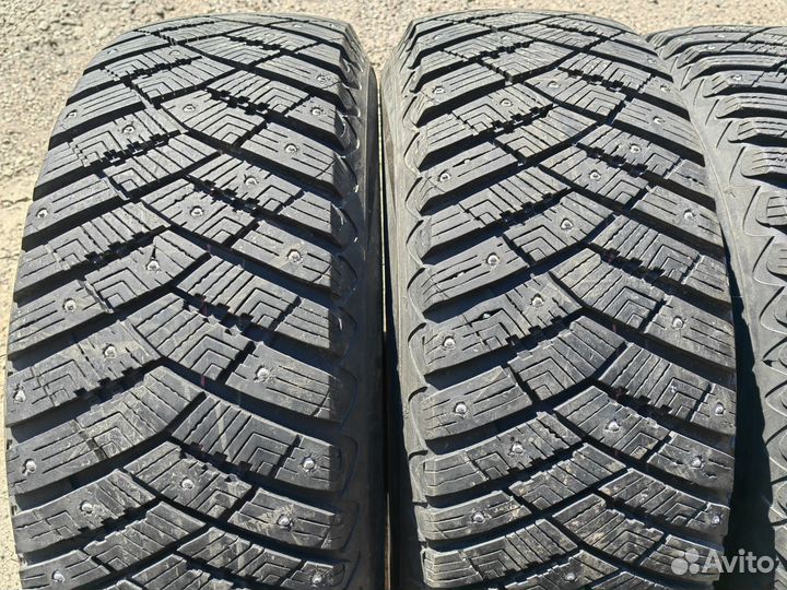 Goodyear UltraGrip Ice Arctic SUV 225/65 R17 102T