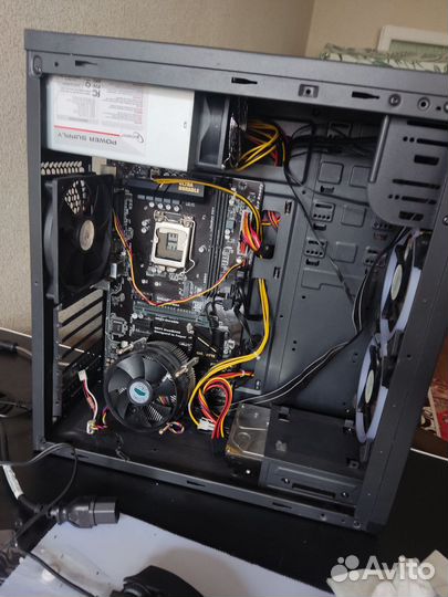 Наушники, корпус, клавиатура, мышь, коврик