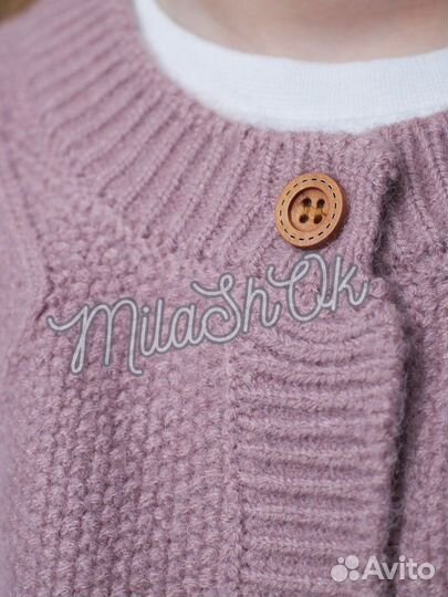 Вязанная кофточка для девочки на пуговицах