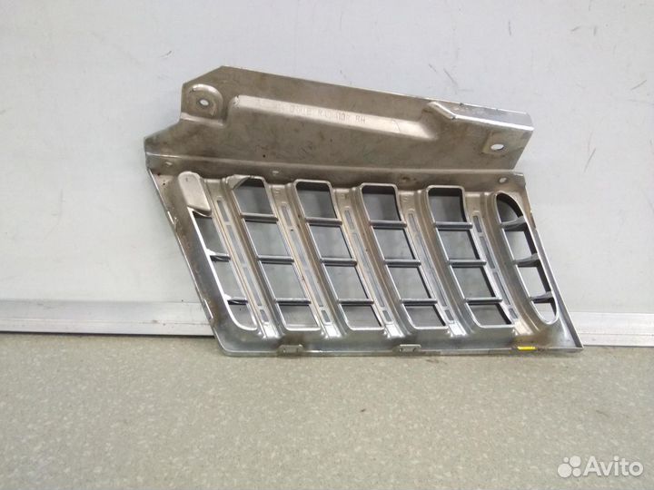 Решетка радиатора Mitsubishi Pajero Montero Sport