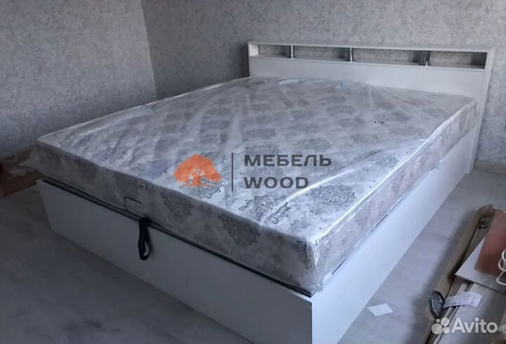 Кровать с подъемным механизмом