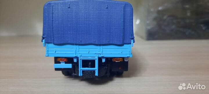 Модель грузовика 1/43 газ 33073 аист