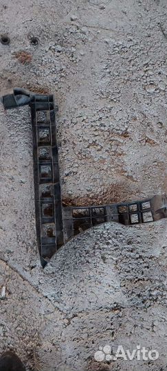 Кронштейн заднего бампера правый на Volkswagen Pas