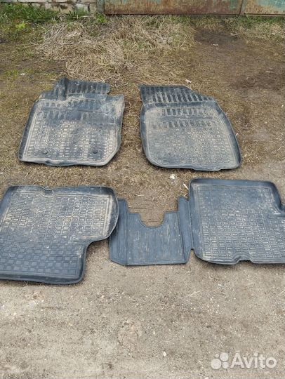 Автомобильные коврики резиновые