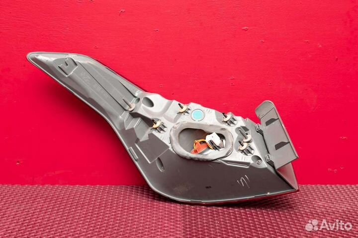 Фонарь внешний задний правый Genesis G80 G6DG 2017