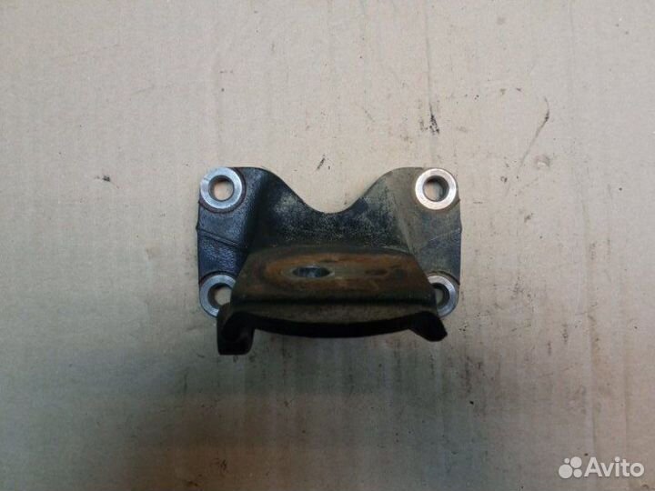 Кронштейн правый Toyota Land Cruiser Prado KDJ150