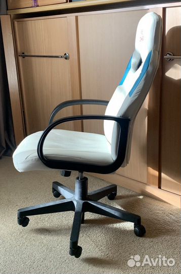 Компьютерное кресло белое бу