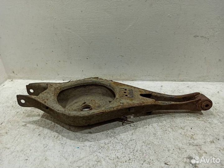 Рычаг задний нижний правый