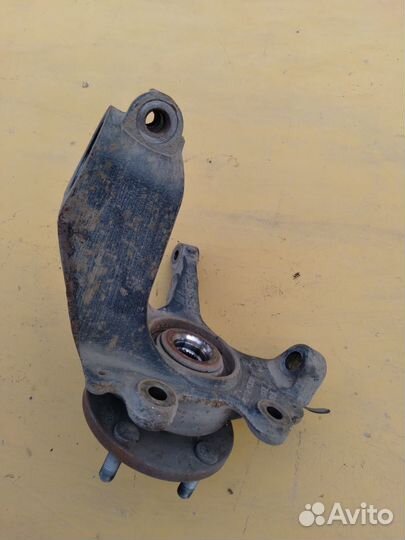 Кулак поворотный левый Ford Focus 2
