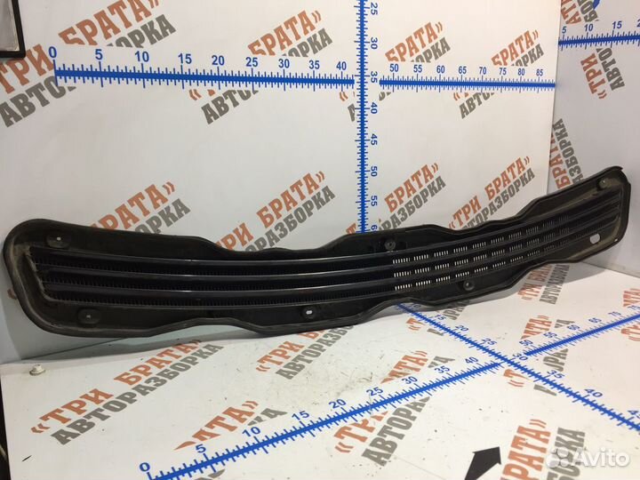 Мерседес E-Класс Решетка в капот