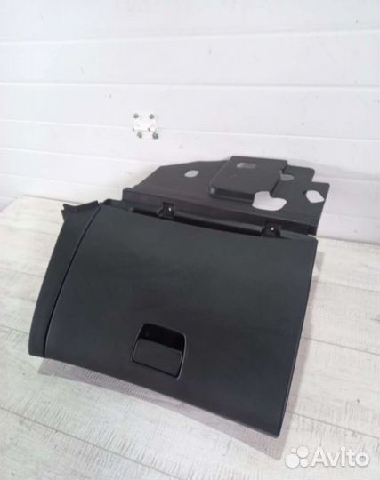 Бардачок Chevrolet Cruse J300