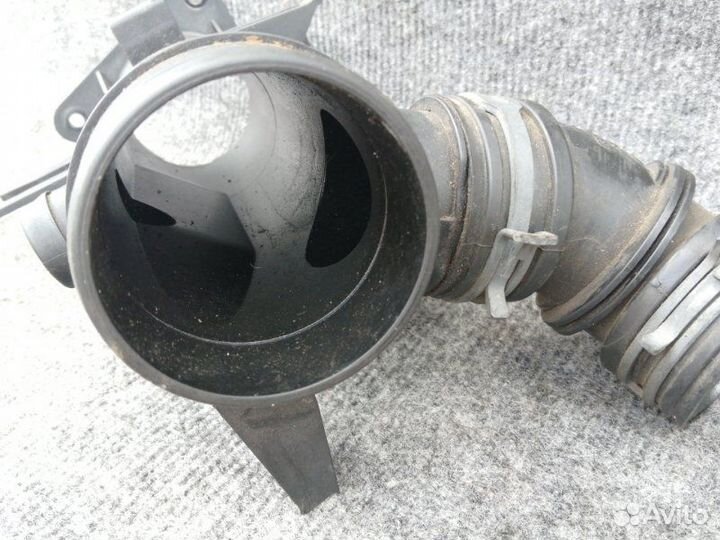 Патрубок воздушного фильтра Volkswagen Golf BLG