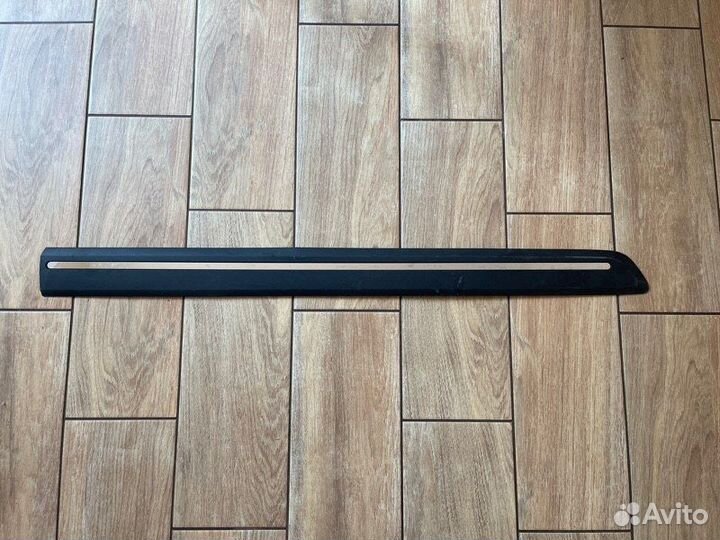 Молдинг двери передний правый Land Rover Discovery