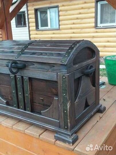 Сундук деревянный