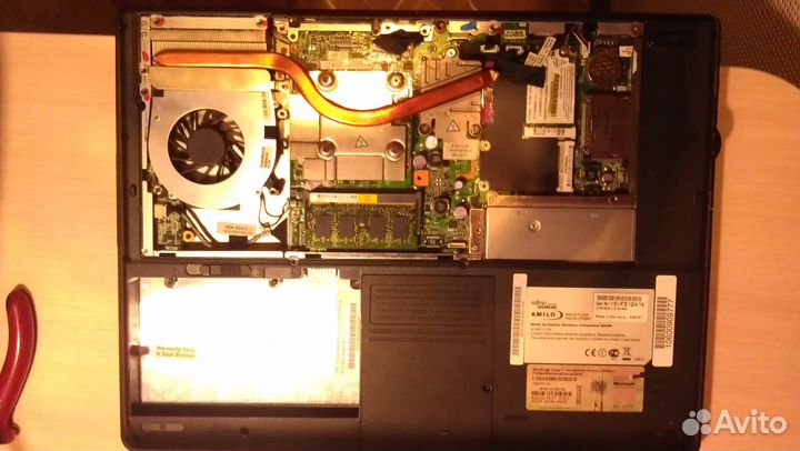 Ноутбук Fujitsu-Siemens Amilo Pi2550