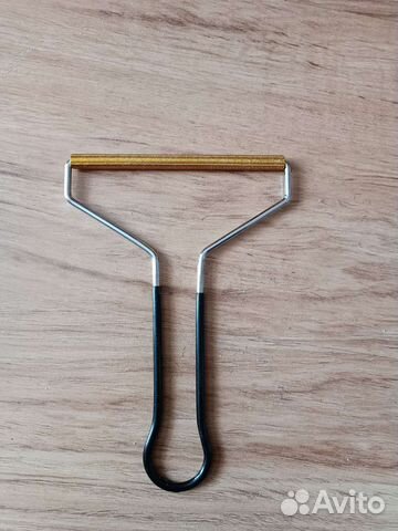 Скребок для чистки ковров от шерсти животных