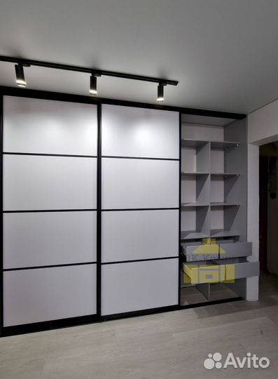 Распашной шкаф