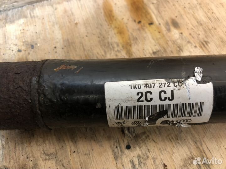 Приводной вал правый VAG 1K0407272CC МКПП