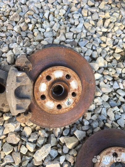 Передний левый тормозной суппорт Volkswagen polo