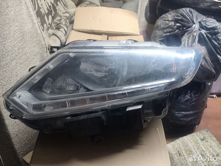 Фара на Ниссан хтраил т32