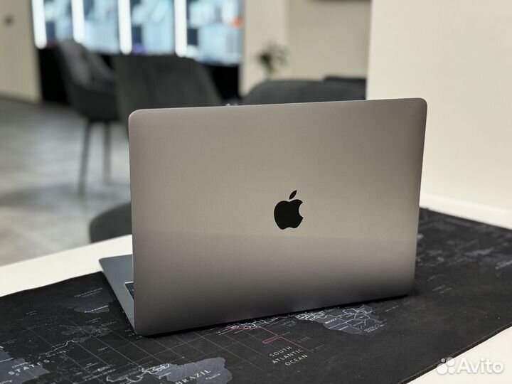 Macbook Pro 13 i5 2017 год 8/256 гб