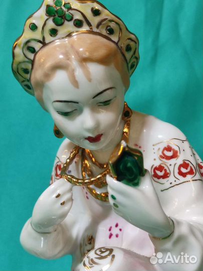 Фарфоровая Статуэтка 