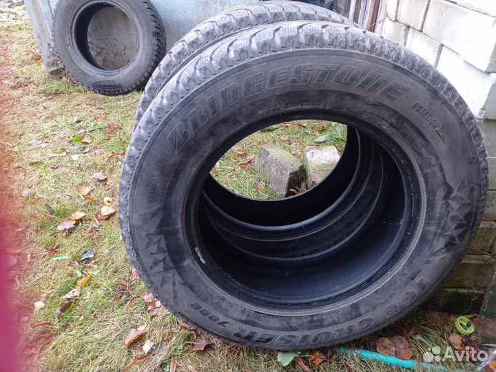 Bridgestone Ice Cruiser 7000 215/70 R16 100T